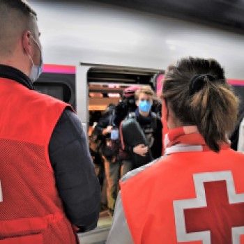 Recepción personas ucranianas en un tren