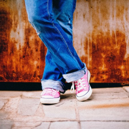 Pies de una adolescente